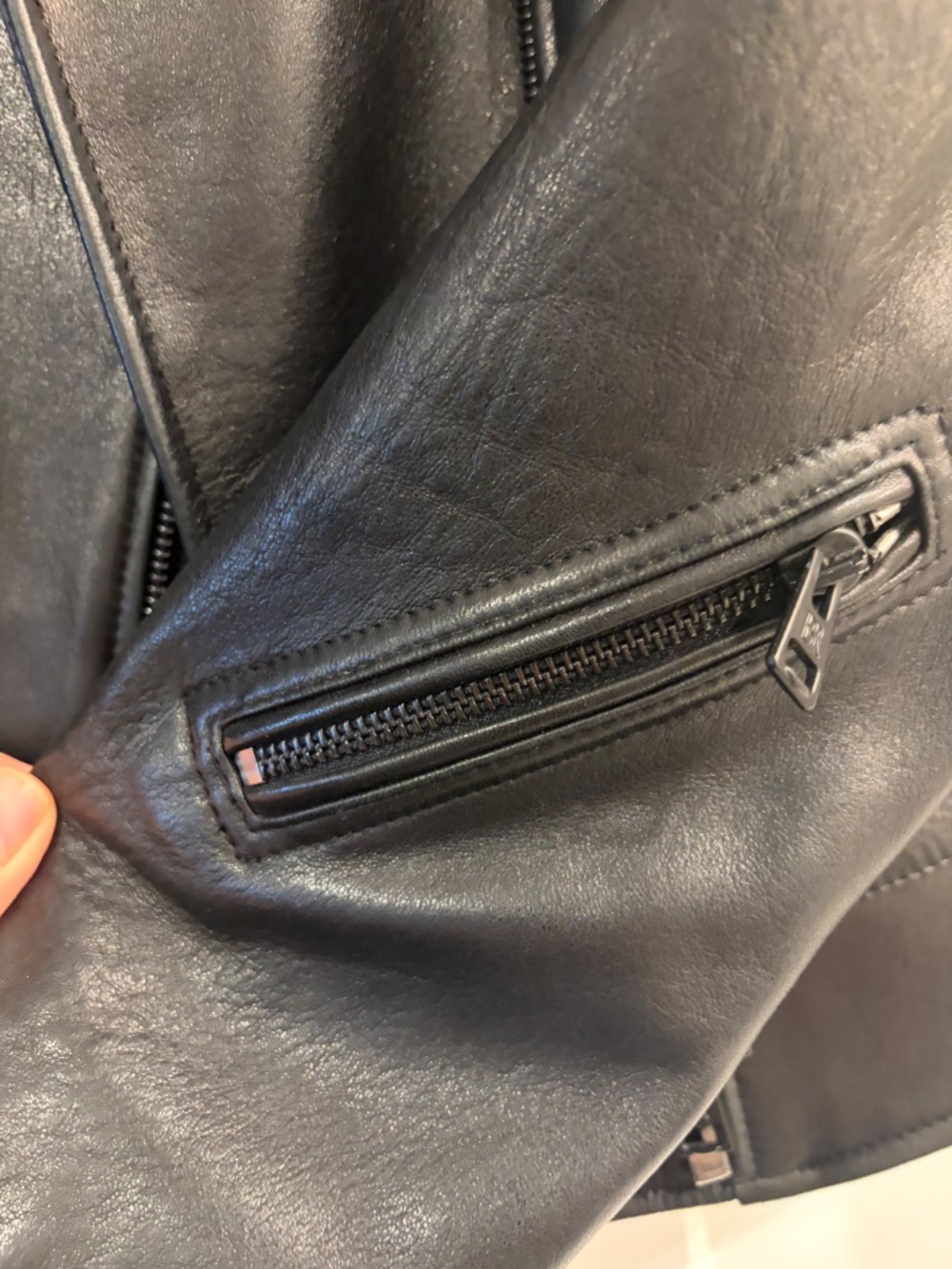 Cropped leather jacket - Picture 5 of 8